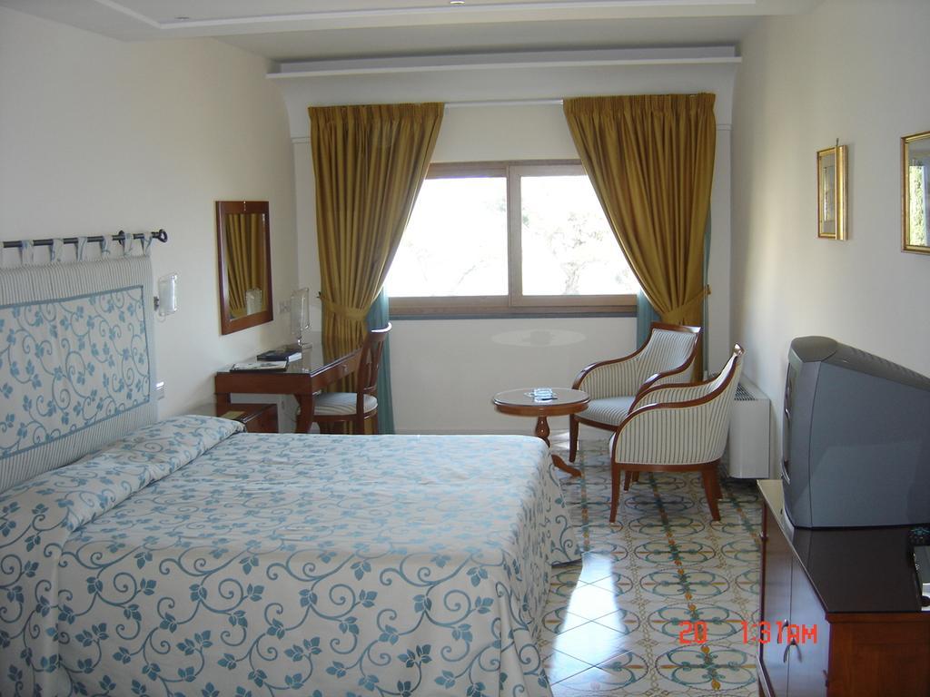 Hotel Rufolo ราเวลโล ภายนอก รูปภาพ